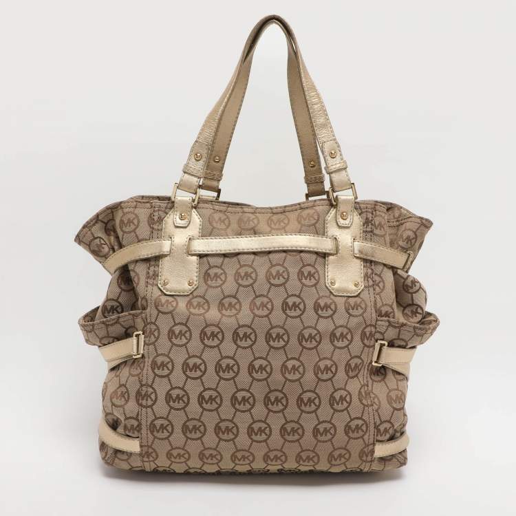 مملوكة مسبقًا MICHAEL Michael Kors Gansevoort Beige/Gold Signature Canvas and Leather Tote
