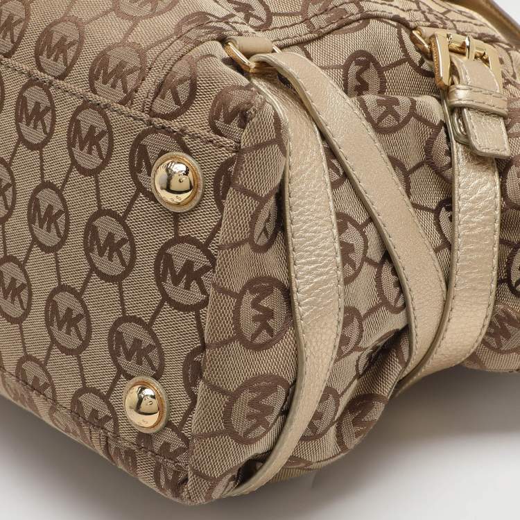 مملوكة مسبقًا MICHAEL Michael Kors Gansevoort Beige/Gold Signature Canvas and Leather Tote