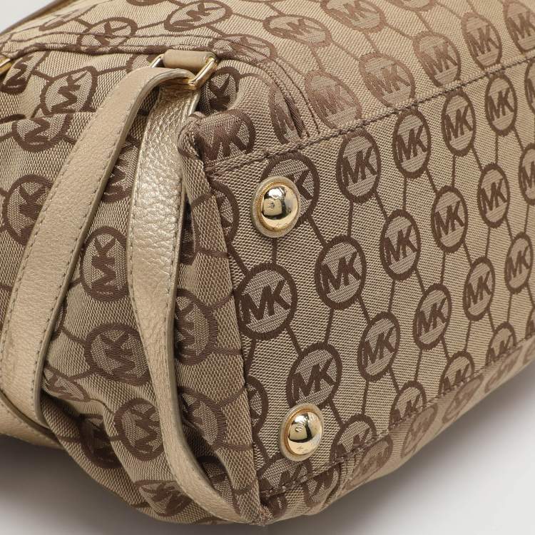 مملوكة مسبقًا MICHAEL Michael Kors Gansevoort Beige/Gold Signature Canvas and Leather Tote