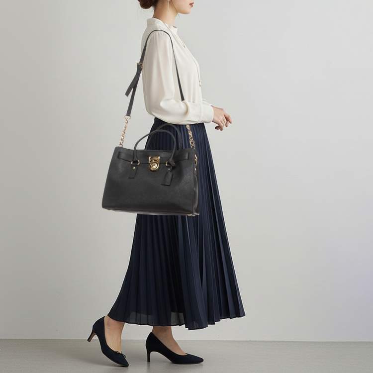 مملوكة مسبقًا MICHAEL Michael Kors East West Hamilton Large Black Leather Tote