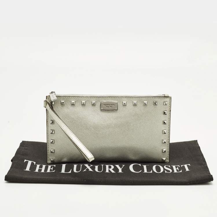 Pre Owned MICHAEL Michael Kors Silver Saffiano Leather Studded Flat Wristlet Pouch