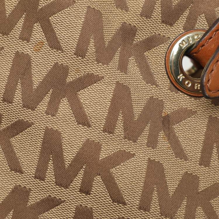 Pre Owned MICHAEL Michael Kors Jet Set Beige/Brown Signature Canvas and Leather Shopper Tote