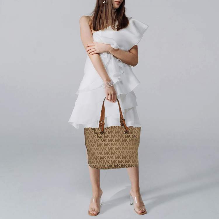 Pre Owned MICHAEL Michael Kors Jet Set Beige/Brown Signature Canvas and Leather Shopper Tote