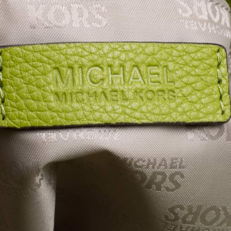 مملوكة مسبقًا Michael  Michael Kors Pistachio Leather Charm Tassel Hobo
