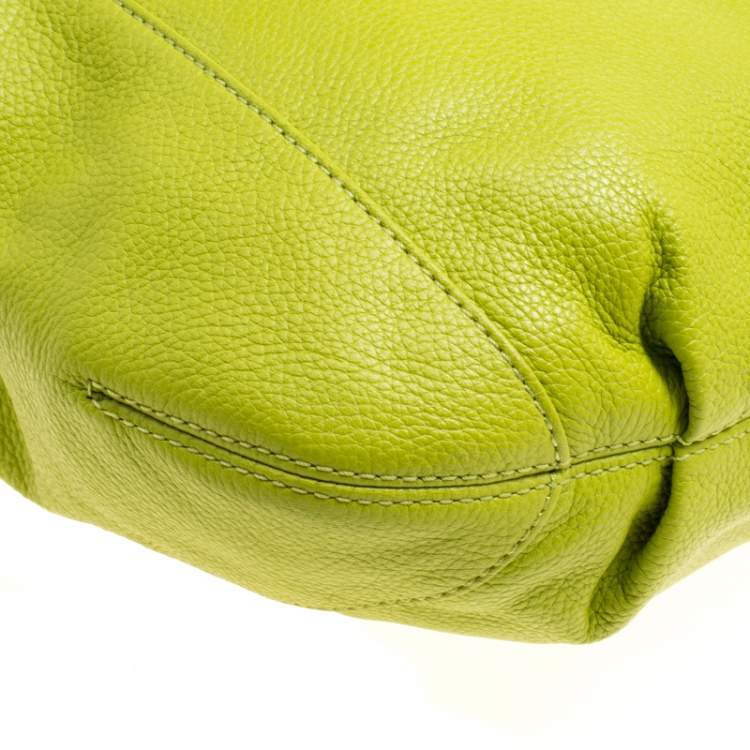 مملوكة مسبقًا Michael  Michael Kors Pistachio Leather Charm Tassel Hobo