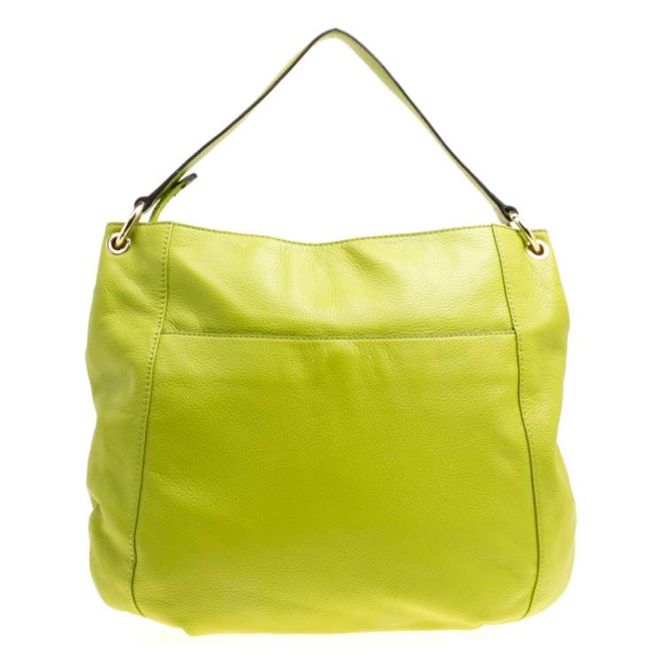 مملوكة مسبقًا Michael  Michael Kors Pistachio Leather Charm Tassel Hobo