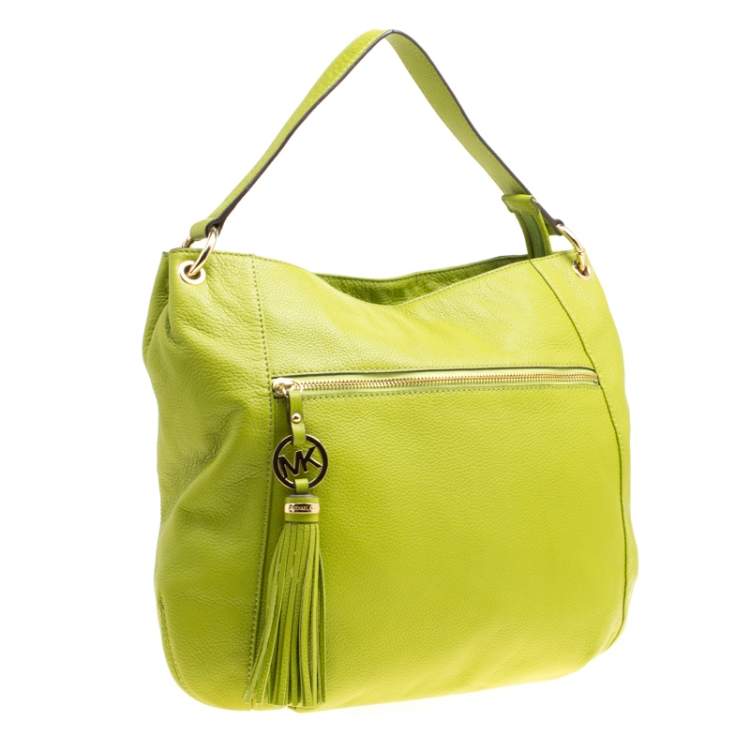 مملوكة مسبقًا Michael  Michael Kors Pistachio Leather Charm Tassel Hobo