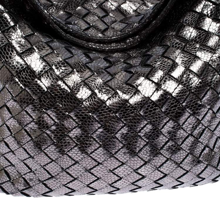 مملوكة مسبقًا Michael Kors Metallic Grey Woven Leather Newbury Hobo