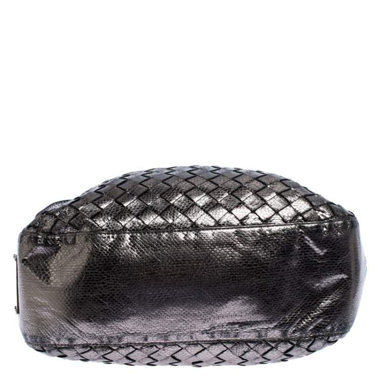 مملوكة مسبقًا Michael Kors Metallic Grey Woven Leather Newbury Hobo