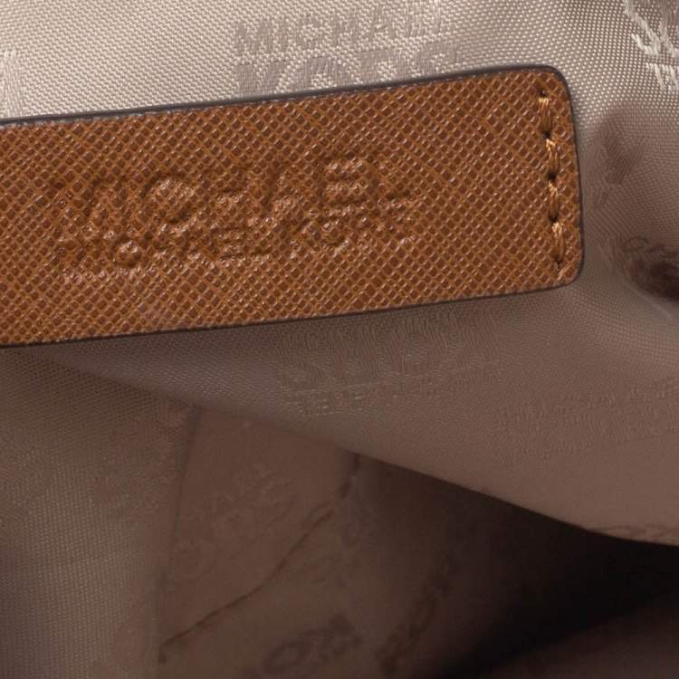 Pre Owned Michael Michael Kors White Signature Coated Canvas Jet Set Pocket Tote
