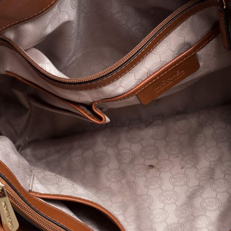 Pre Owned MICHAEL Michael Kors White Signature Coated Canvas Cynthia Shopper Tote