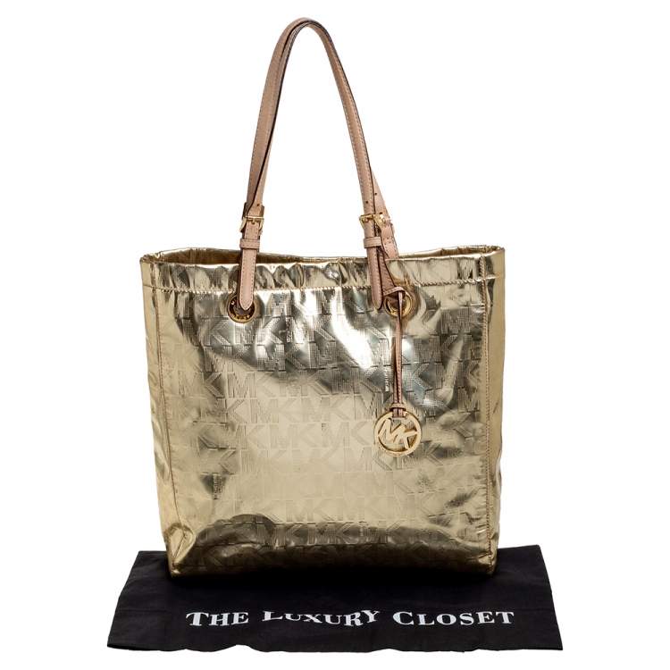 مملوكة مسبقًا MICHAEL Michael Kors Metallic Gold Mirror Signature PVC and Leather North South Jet Set Tote