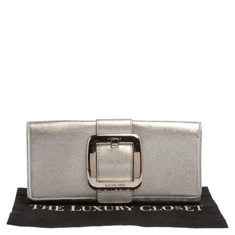 Pre Owned MICHAEL Michael Kors Metallic Silver Leather Buckle Detail Flap Clutch 