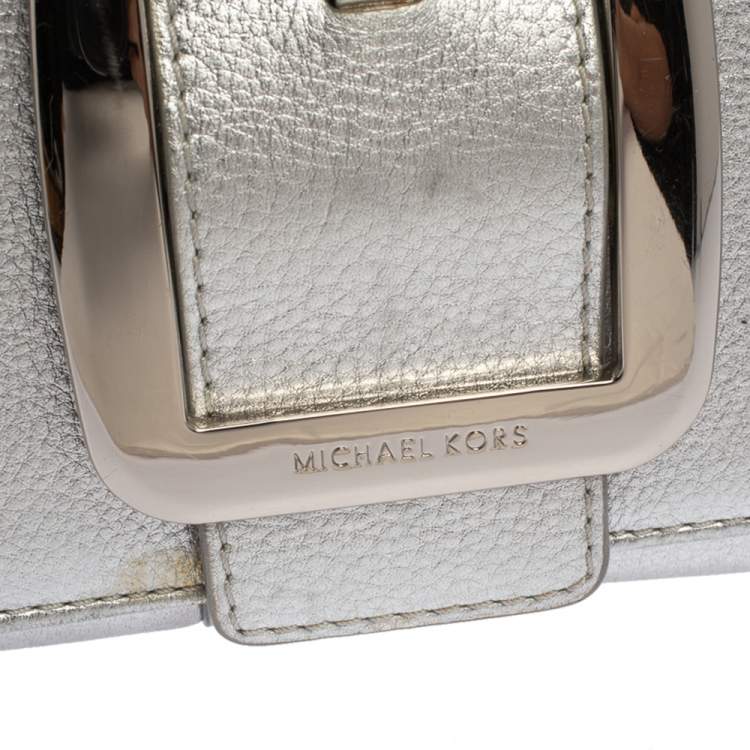 Pre Owned MICHAEL Michael Kors Metallic Silver Leather Buckle Detail Flap Clutch 