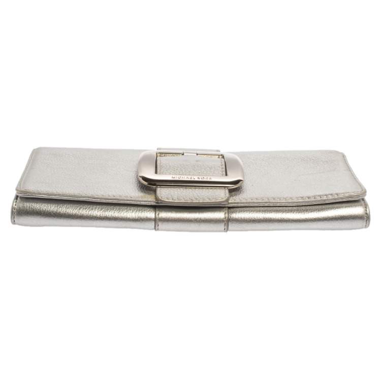 Pre Owned MICHAEL Michael Kors Metallic Silver Leather Buckle Detail Flap Clutch 
