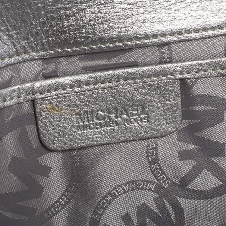 Pre Owned MICHAEL Michael Kors Metallic Silver Leather Buckle Detail Flap Clutch 