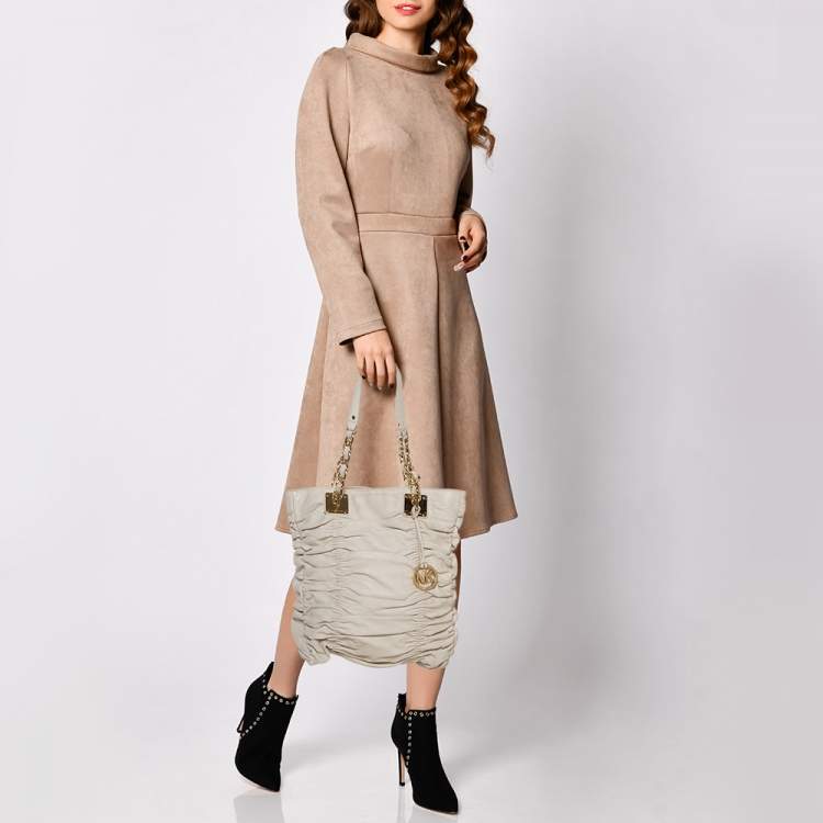 Pre Owned MICHAEL Michael Kors White Pleated Leather Chain Tote