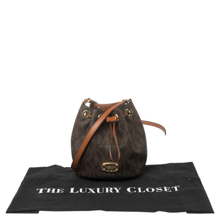 Pre Owned MICHAEL Michael Kors Brown Signature Coated Canvas Jules Bucket Bag