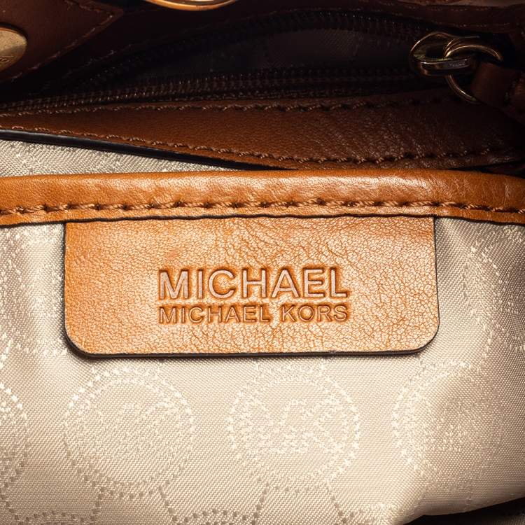 Pre Owned MICHAEL Michael Kors White Signature Coated Canvas Medium Cynthia Tote