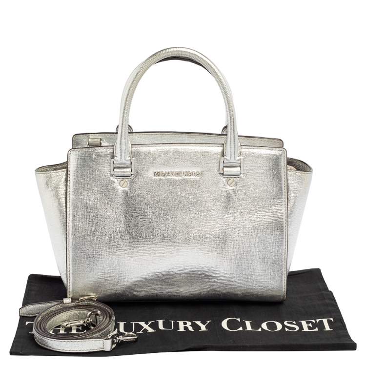 Pre Owned MICHAEL Michael Kors Metallic Silver Leather Medium Selma Satchel