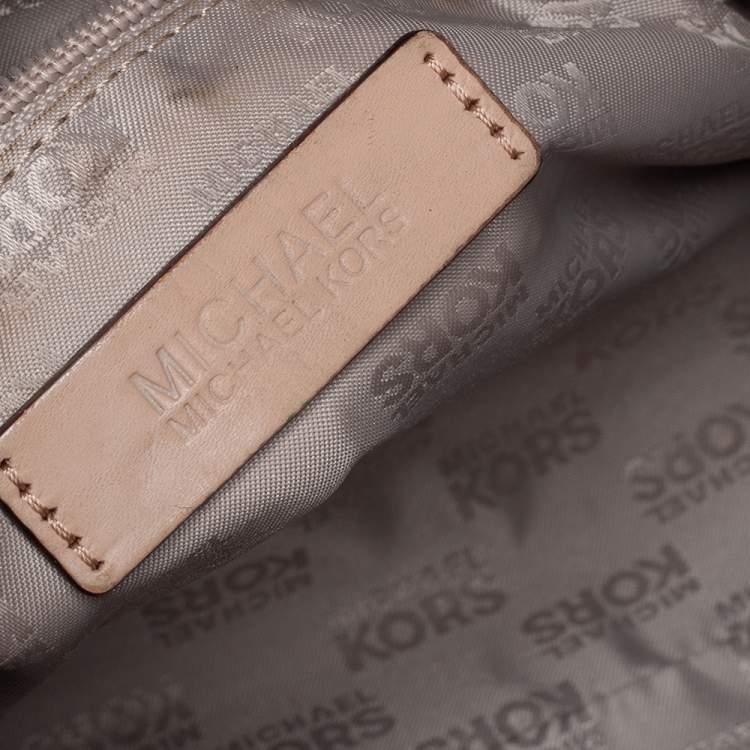 مملوكة مسبقًا MICHAEL Michael Kors Burgundy Signature Patent Leather Logo Charm Satchel