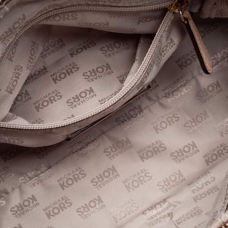 مملوكة مسبقًا MICHAEL Michael Kors Burgundy Signature Patent Leather Logo Charm Satchel