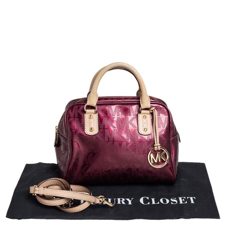 مملوكة مسبقًا MICHAEL Michael Kors Burgundy Signature Patent Leather Logo Charm Satchel