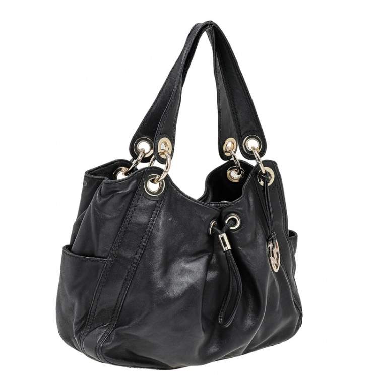 مملوكة مسبقًا MICHAEL Michael Kors Black Leather Ludlow Drawstring Shoulder Bag