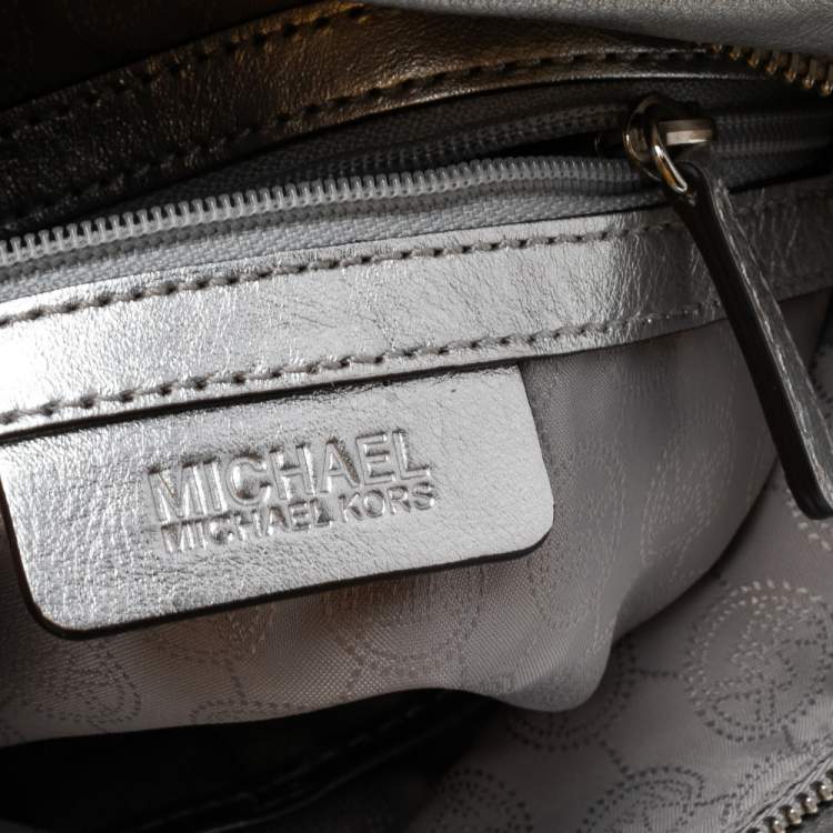 Pre Owned MICHAEL Michael Kors Metallic Silver Leather Daria Fold Over Clutch