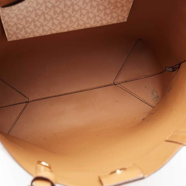 Pre Owned MICHAEL Michael Kors Vanilla/Tan Signature Coated Canvas and Leather Hayley Tote 