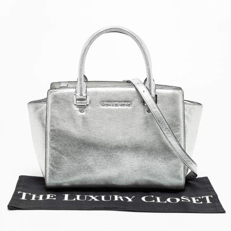 Pre Owned MICHAEL Michael Kors Metallic Silver Leather Medium Selma Tote