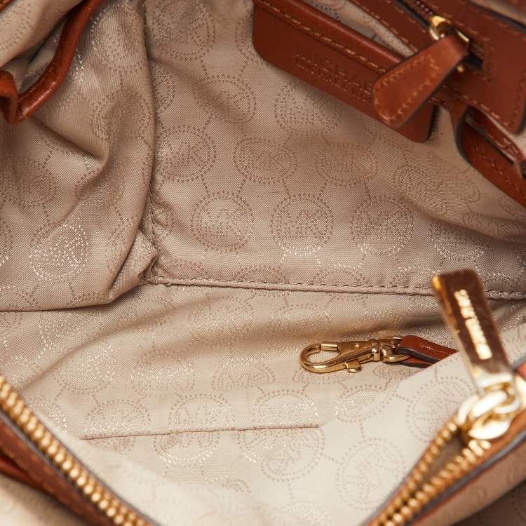 Pre Owned MICHAEL Michael Kors Vanilla/Brown Signature Coated Canvas Medium Cynthia Tote