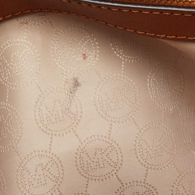 Pre Owned MICHAEL Michael Kors Vanilla/Brown Signature Coated Canvas Medium Cynthia Tote