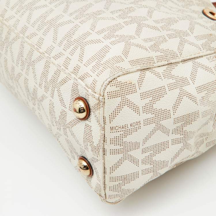 Pre Owned MICHAEL Michael Kors Vanilla/Brown Signature Coated Canvas Medium Cynthia Tote