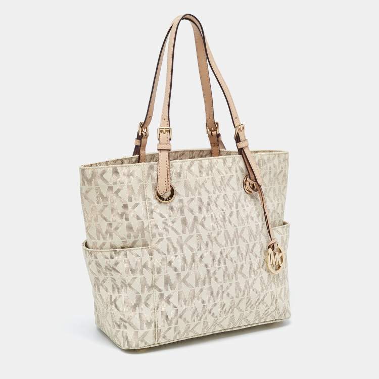مملوكة �مسبقًا MICHAEL Michael Kors Off White/Beige Signature Coated Canvas and Leather Jet Set East West Tote