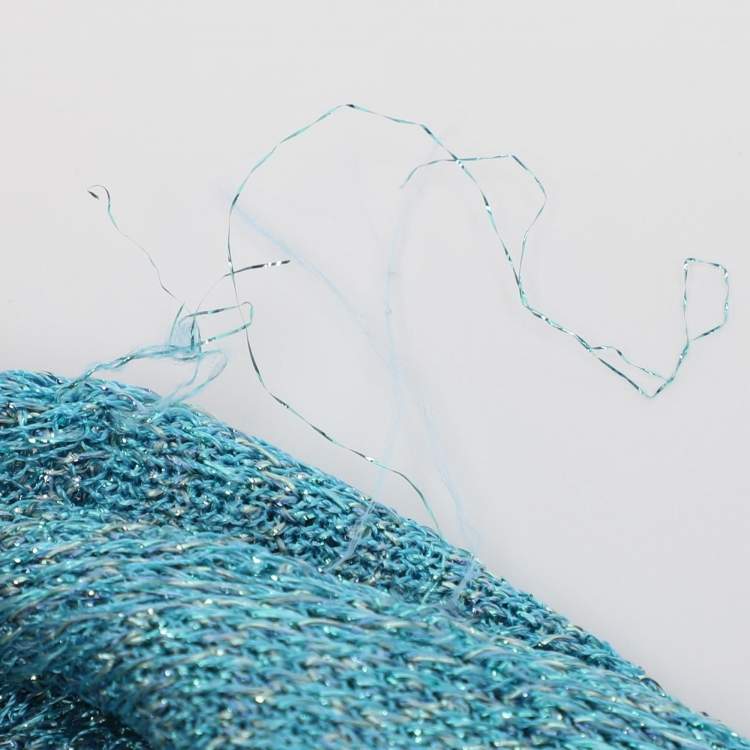 مملوكة مسبقًا Missoni Metallic Blue Knotted Crochet Knit Headband