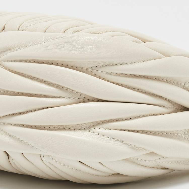 Pre Owned Miu Miu White Matelassé Leather Small Wander Hobo