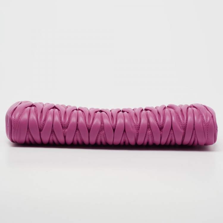 Pre Owned Miu Miu Pink Matelassé Leather Wristlet Clutch