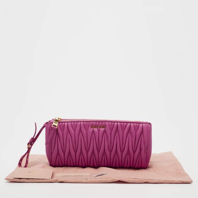 Pre Owned Miu Miu Pink Matelassé Leather Wristlet Clutch