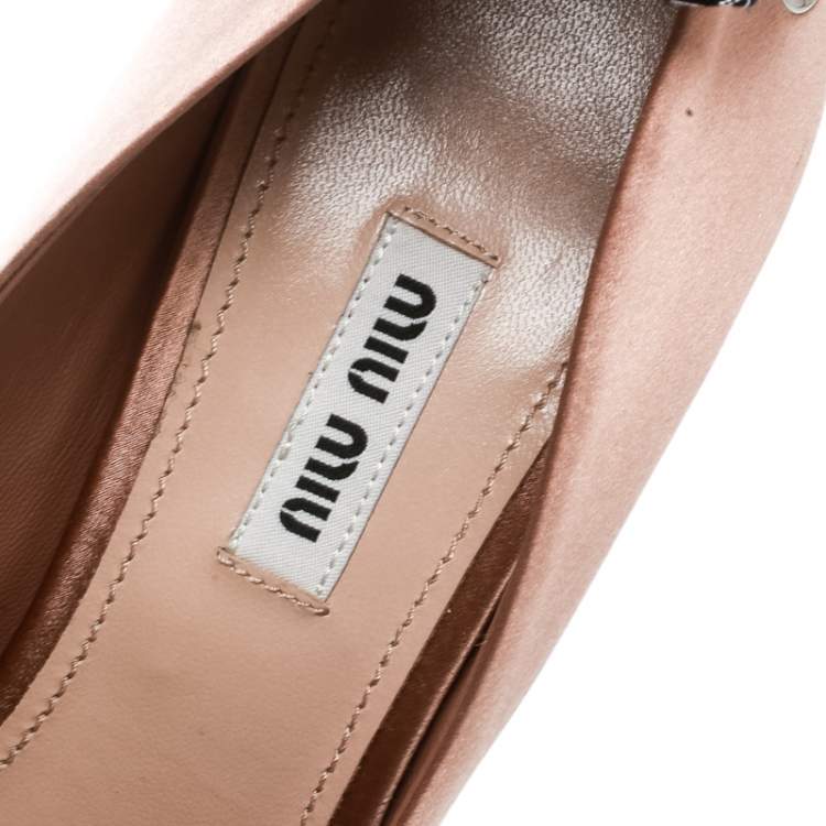 Pre Owned Miu Miu Beige Satin Ankle Wrap Pointed Toe Pumps Size 39