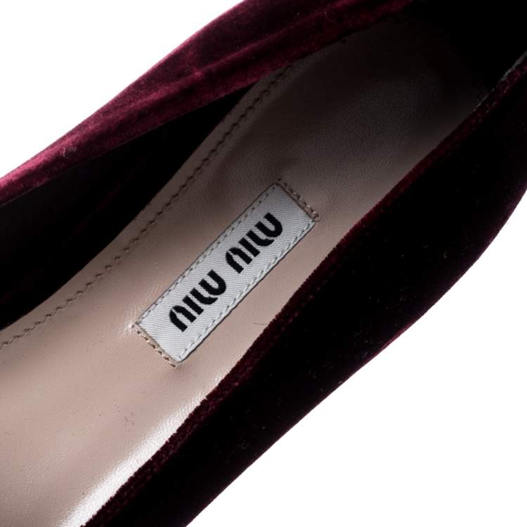 Pre Owned Miu Miu Burgundy Faux Pearl Velvet Flats Size 39