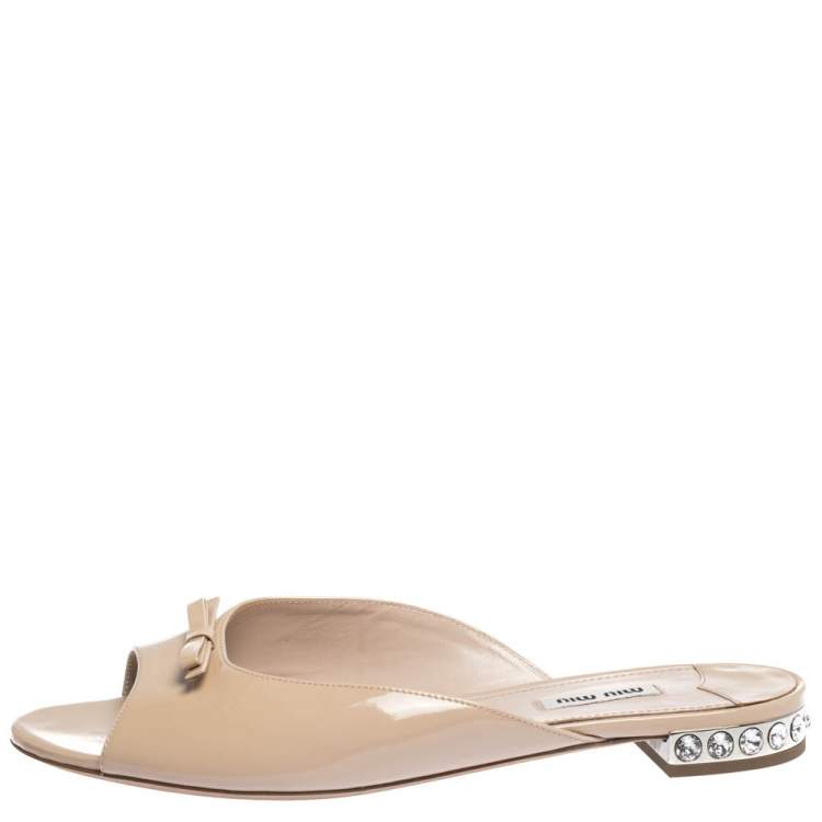 Pre Owned Miu Miu Beige Patent Leather Bow Detail Jeweled Heel Slide Flats Size 41