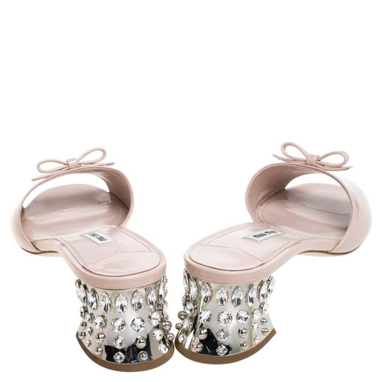 Pre Owned Miu Miu Beige Patent Leather Bow Crystal Embellished Heel Sandals Size 40.5
