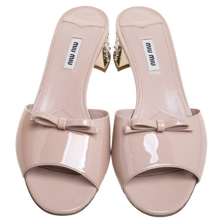 Pre Owned Miu Miu Beige Patent Leather Bow Crystal Embellished Heel Sandals Size 40.5
