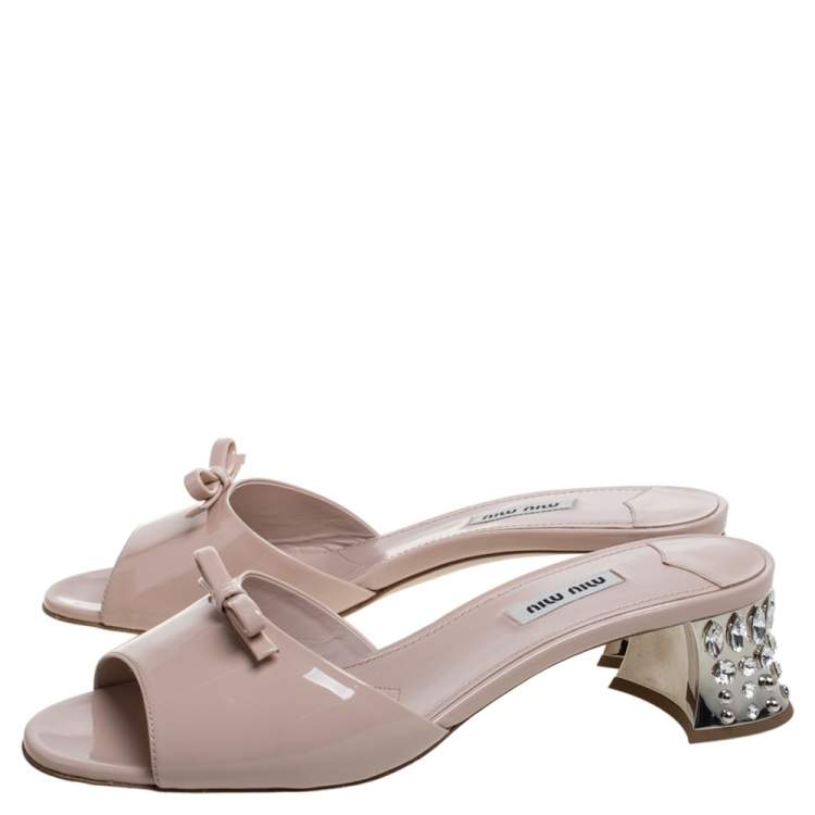 Pre Owned Miu Miu Beige Patent Leather Bow Crystal Embellished Heel Sandals Size 40.5
