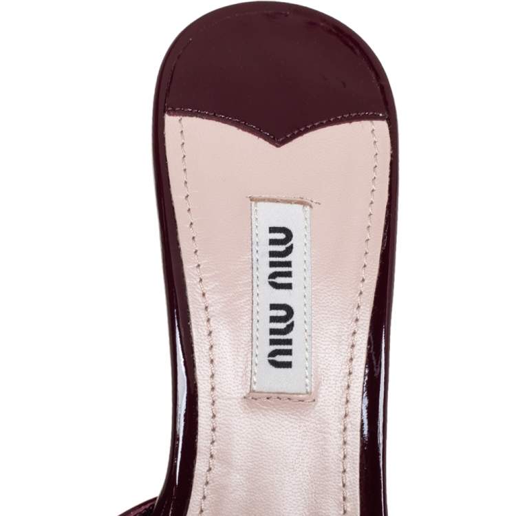 Pre Owned Miu Miu Burgundy Patent Leather Pearl Embellished Pointed Toe Mule Sandals Size 37.5