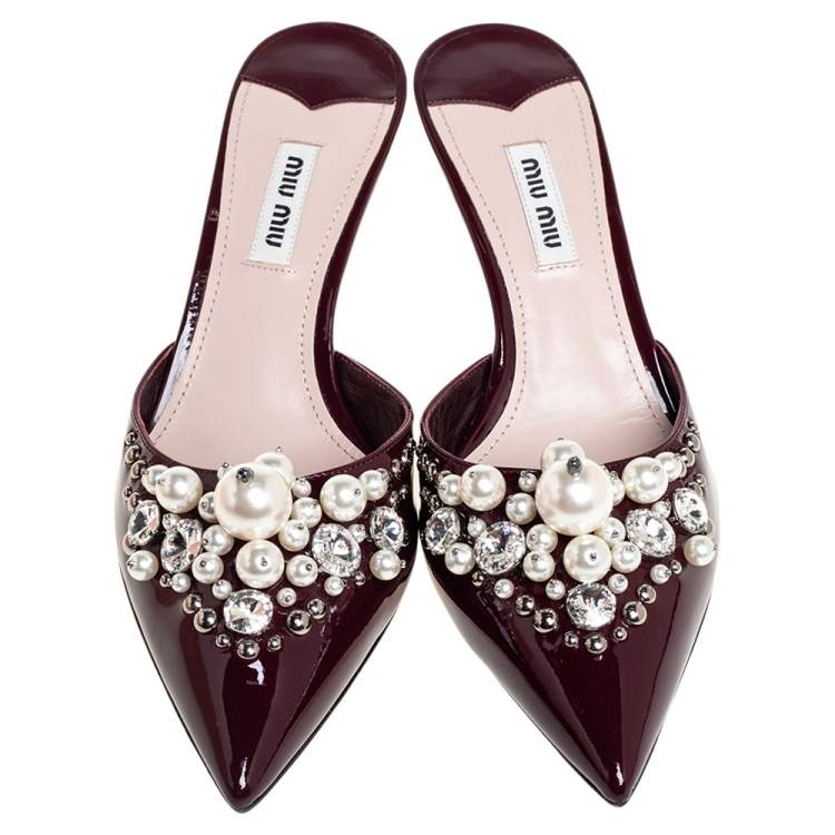Pre Owned Miu Miu Burgundy Patent Leather Pearl Embellished Pointed Toe Mule Sandals Size 37.5