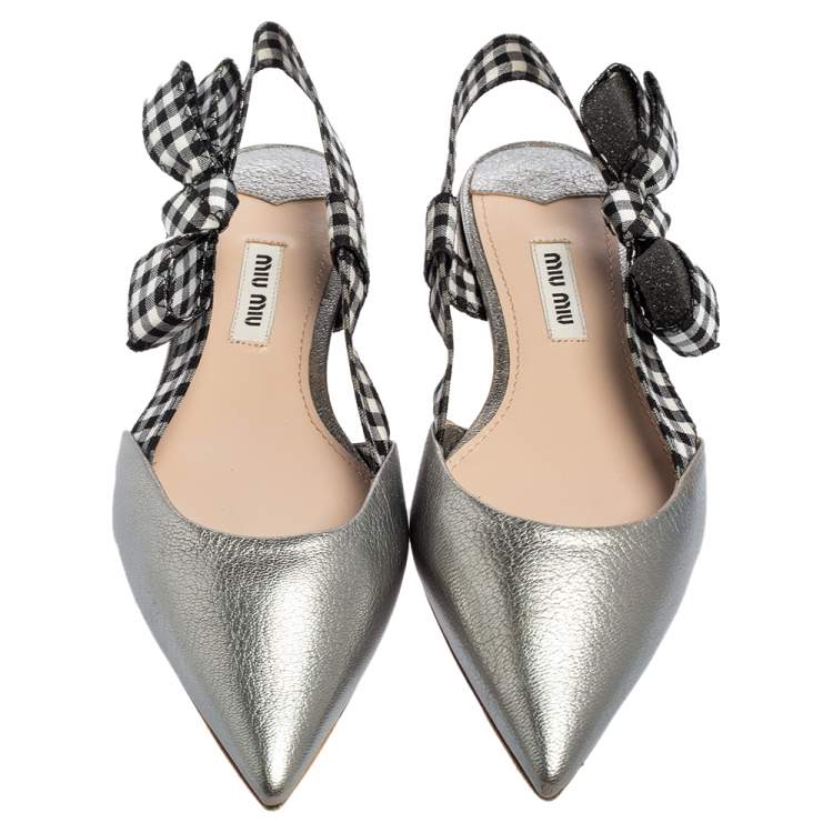 مملوكة مسبقًا Miu Miu Silver Leather And Gingham Fabric Slingback Flat Pumps Size 35