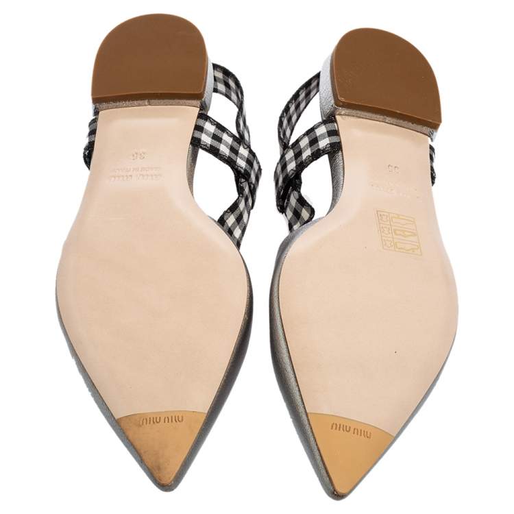 مملوكة مسبقًا Miu Miu Silver Leather And Gingham Fabric Slingback Flat Pumps Size 35