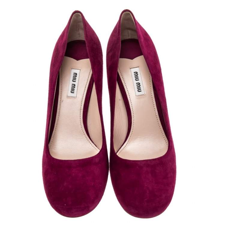 مملوكة مسبقًا Miu Miu Fuchsia Suede Crystal Embellished Block Heel Pumps Size 40